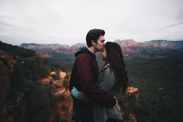 Confident-couple-enjoying-a-meaningful-conversation