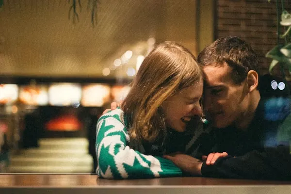 Couple-noticing-warning-signs-in-an-unhealthy-relationship